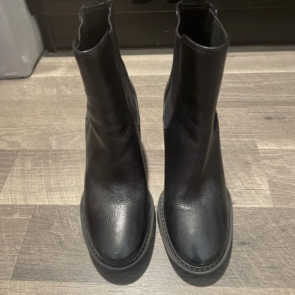 Tory Burch Carson Lug Tumbled Leather Booties Size 7